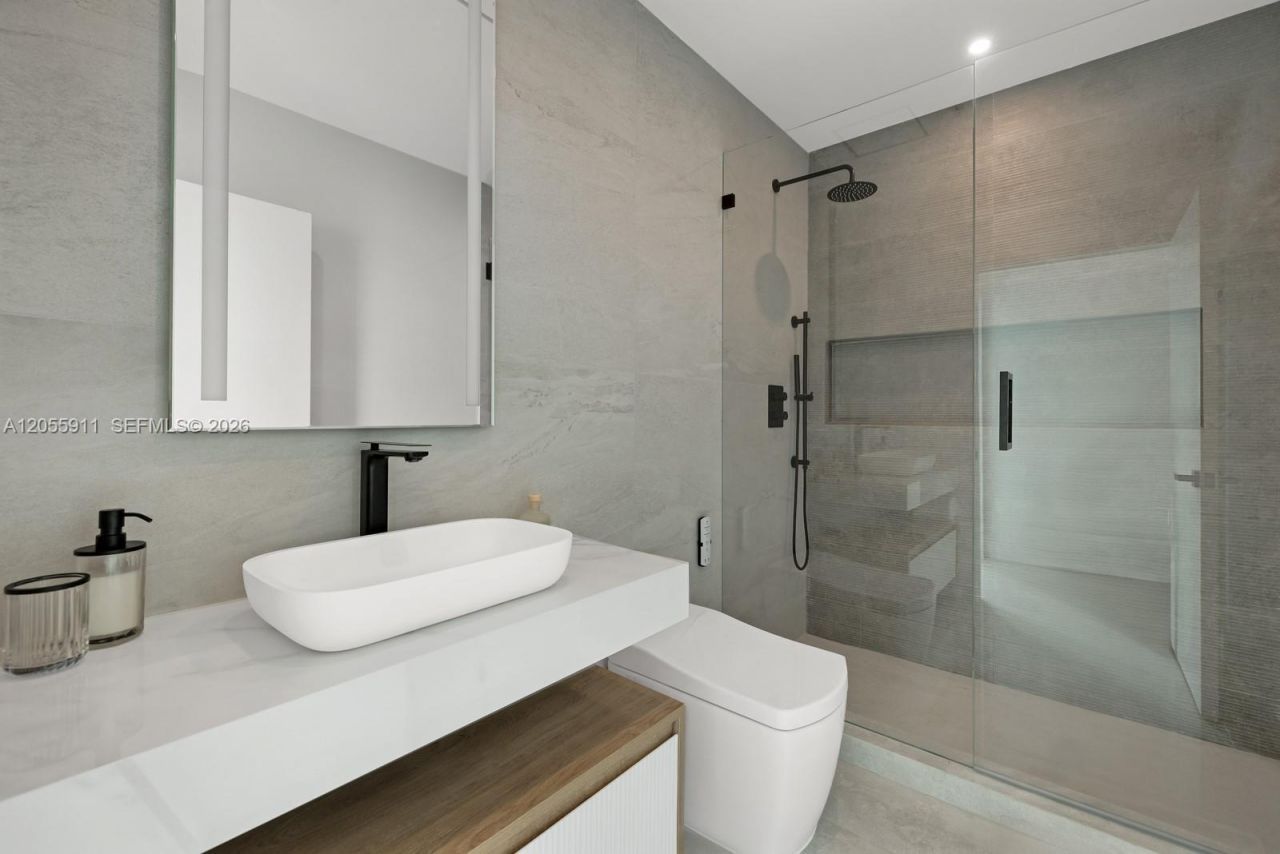 7930 East Dr, Unit 1208, North Bay Village, FL 33141 Photo