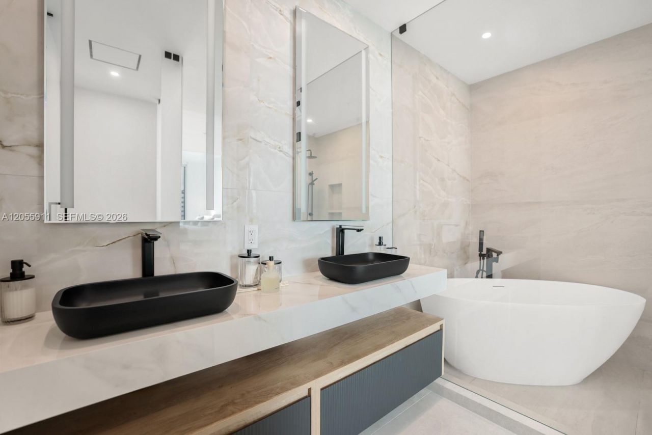 7930 East Dr, Unit 1208, North Bay Village, FL 33141 Photo