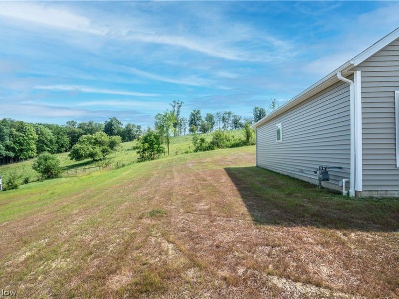 135 Hillside Drive, East Palestine, OH 44413 Photo 4