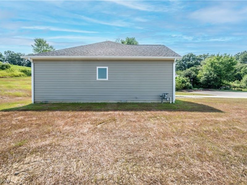 135 Hillside Drive, East Palestine, OH 44413 Photo 6