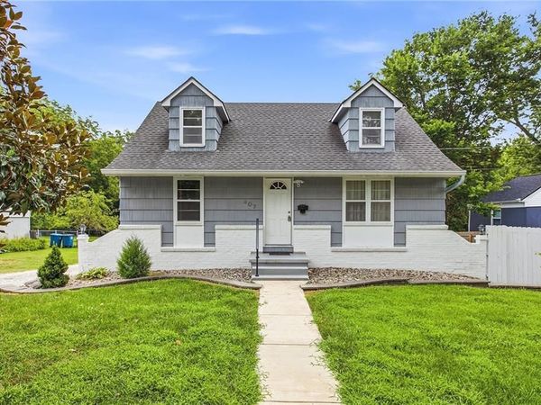 407 N Fairview Avenue, Liberty, MO 64068