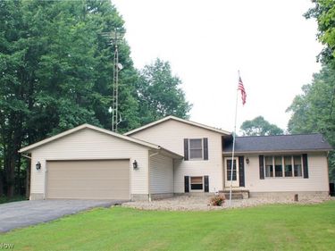9555 S Salem Warren Road, Salem, OH 44460