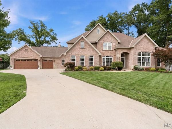 1543 Windridge Court, Des Peres, MO 63131