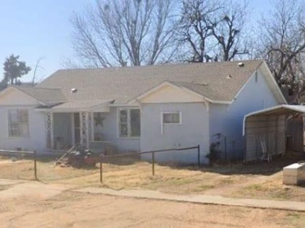 1717 Eubank Street , Matador, TX 79244