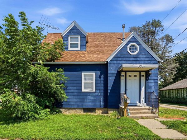 309 SE 1st Street, Waverly, IA 50677