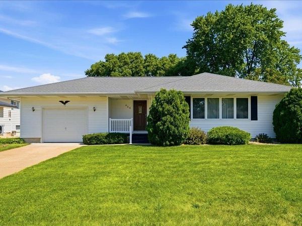 406 SE 8th Avenue, Dyersville, IA 52040