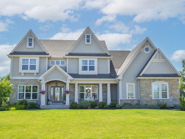 N66W15735 Fox Meadow Dr, Menomonee Falls, WI 53051