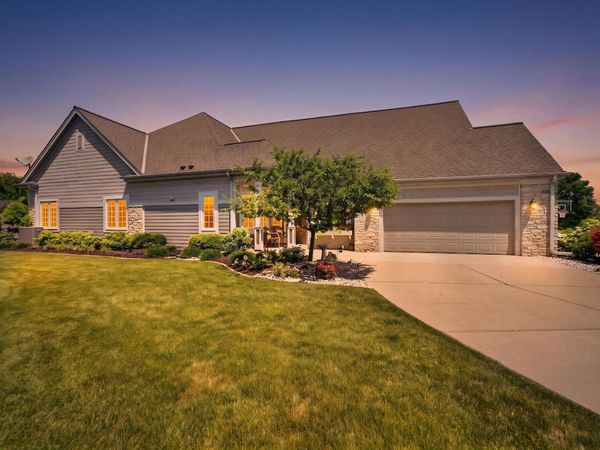 W162N5533 Westwind Dr, Menomonee Falls, WI 53051