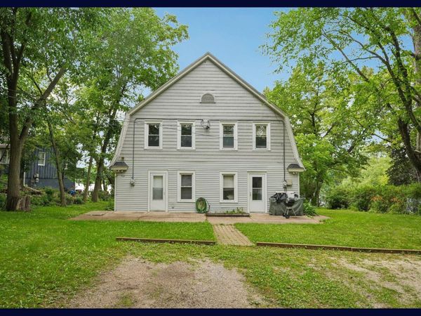 115 E Lake Ln, Richfield, WI 53017