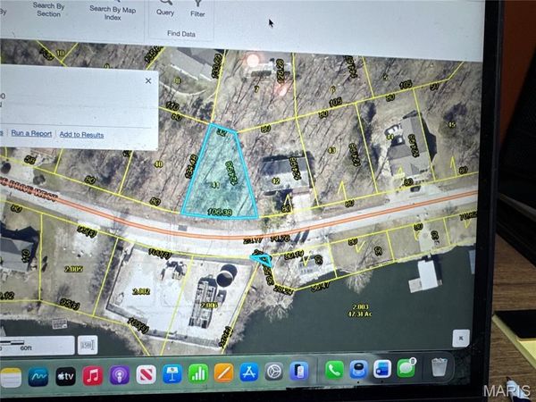 556 Village Drive W, Foristell, MO 63348