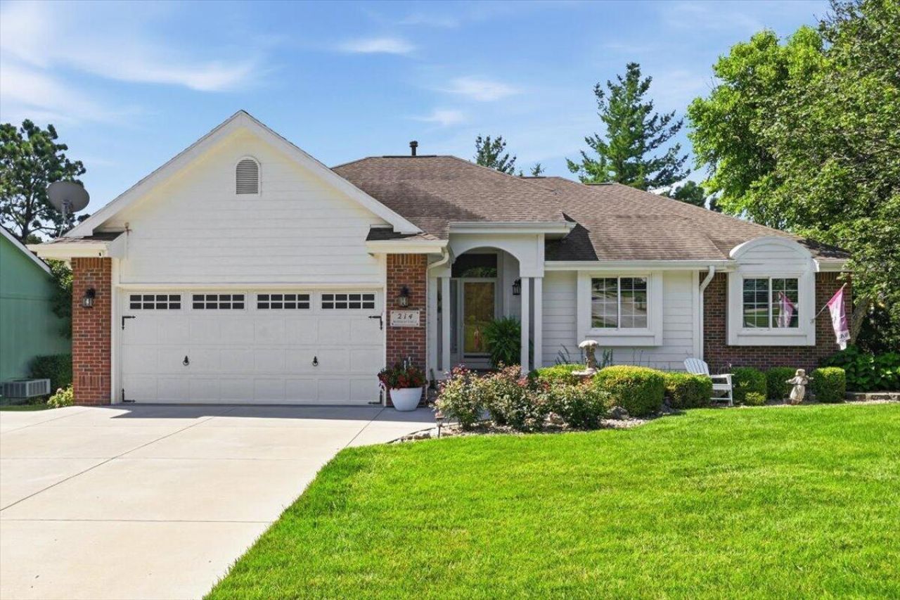 214 Woodbury Circle, Council Bluffs, IA 51503 Main Photo