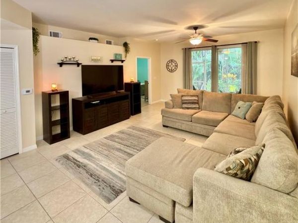 517 Robin Hood CIR, Unit 101, NAPLES, FL 34104
