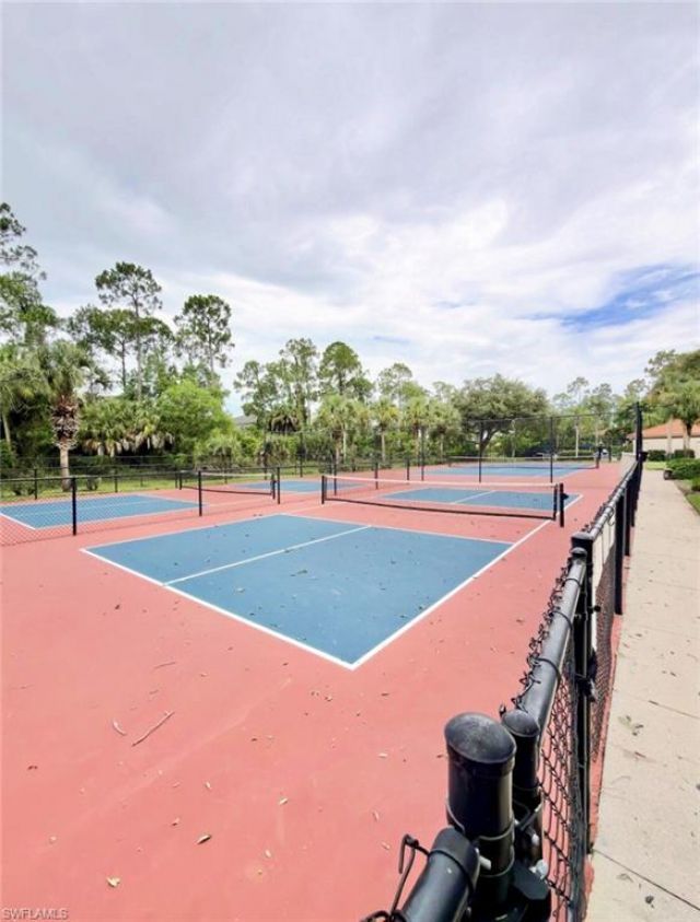 517 Robin Hood Cir, Unit 101, Naples, FL 34104 Photo