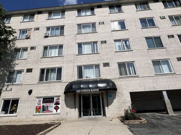 1227 S Harlem Avenue , Unit 210, Berwyn, IL 60402