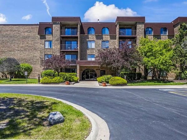 2100 Valencia Drive , Unit 300B, Northbrook, IL 60062