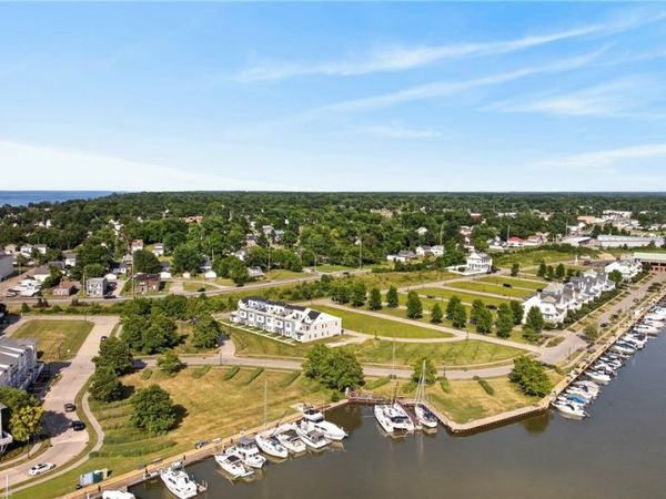 469 Harbor Lane, Lorain, OH 44052