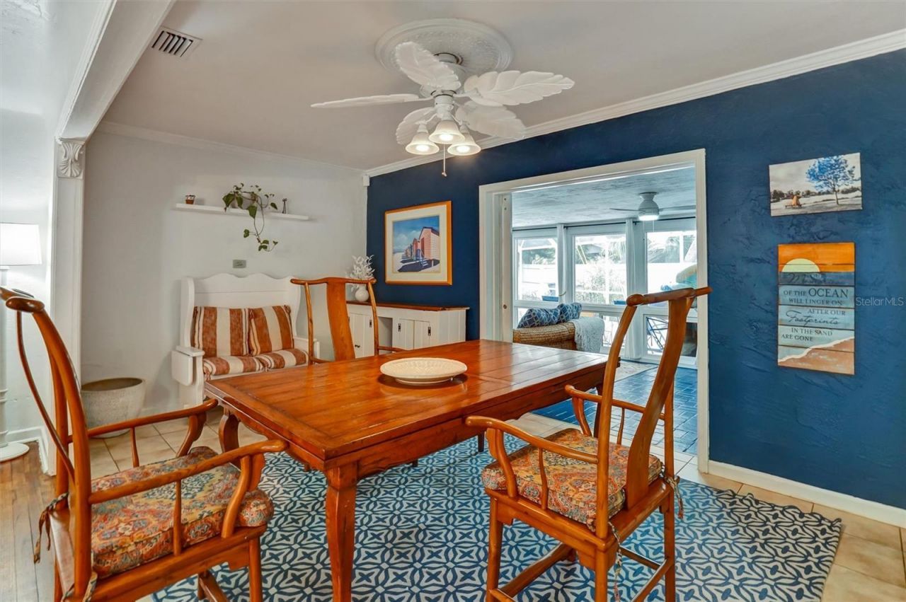 7716 Dartmouth Avenue N, Saint Petersburg, FL 33710 Photo