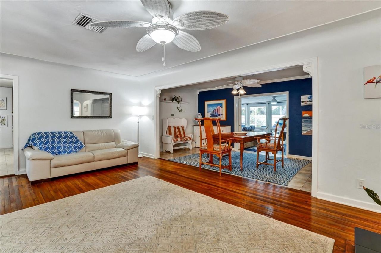 7716 Dartmouth Avenue N, Saint Petersburg, FL 33710 Photo