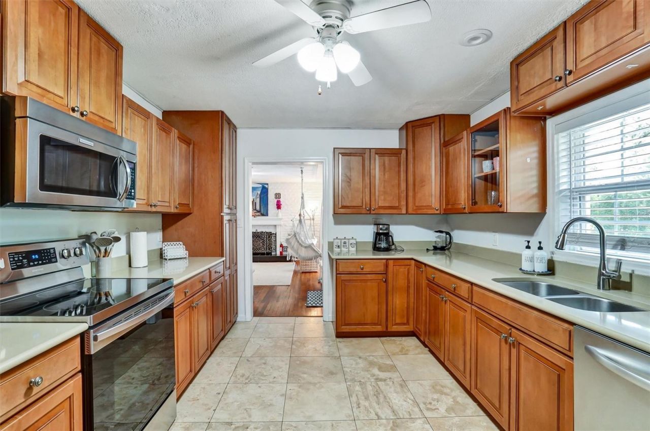 7716 Dartmouth Avenue N, Saint Petersburg, FL 33710 Photo