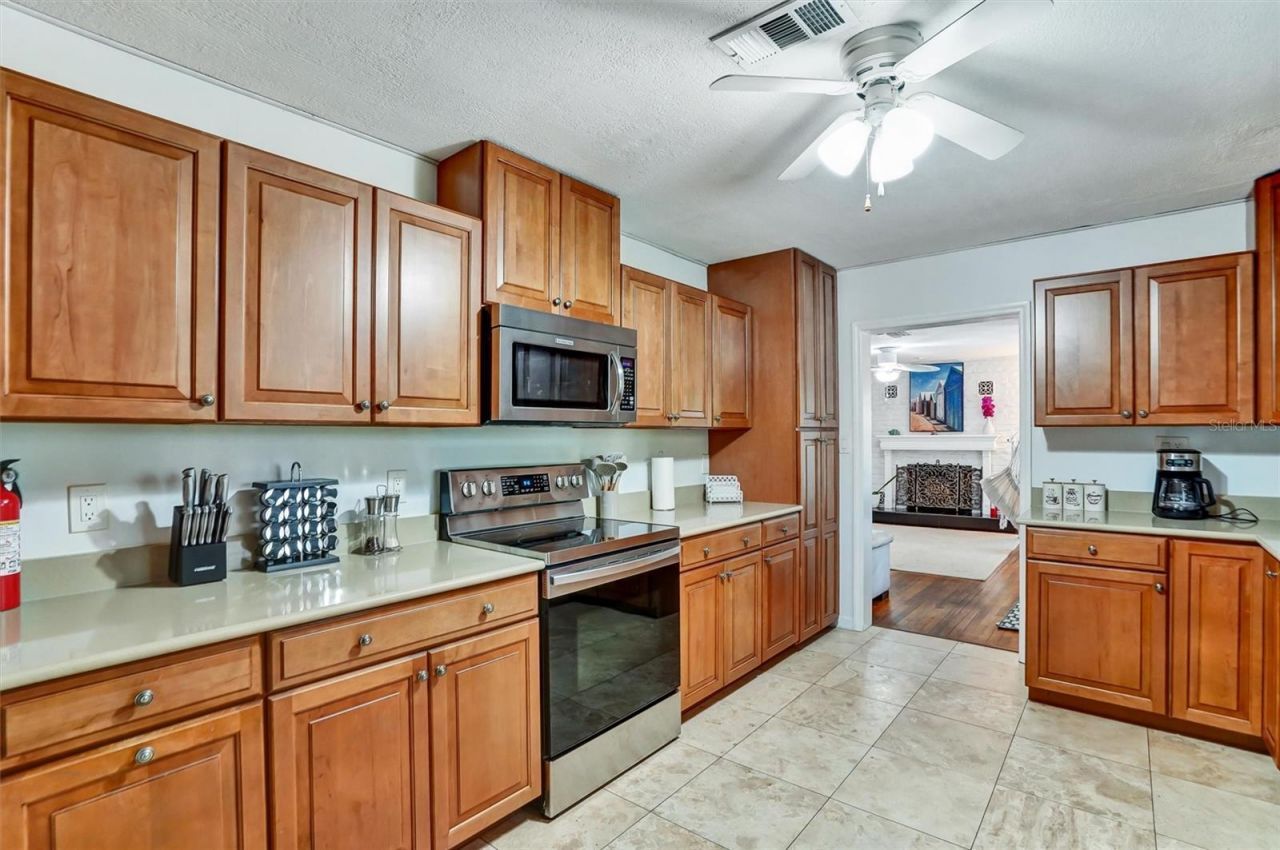 7716 Dartmouth Avenue N, Saint Petersburg, FL 33710 Photo
