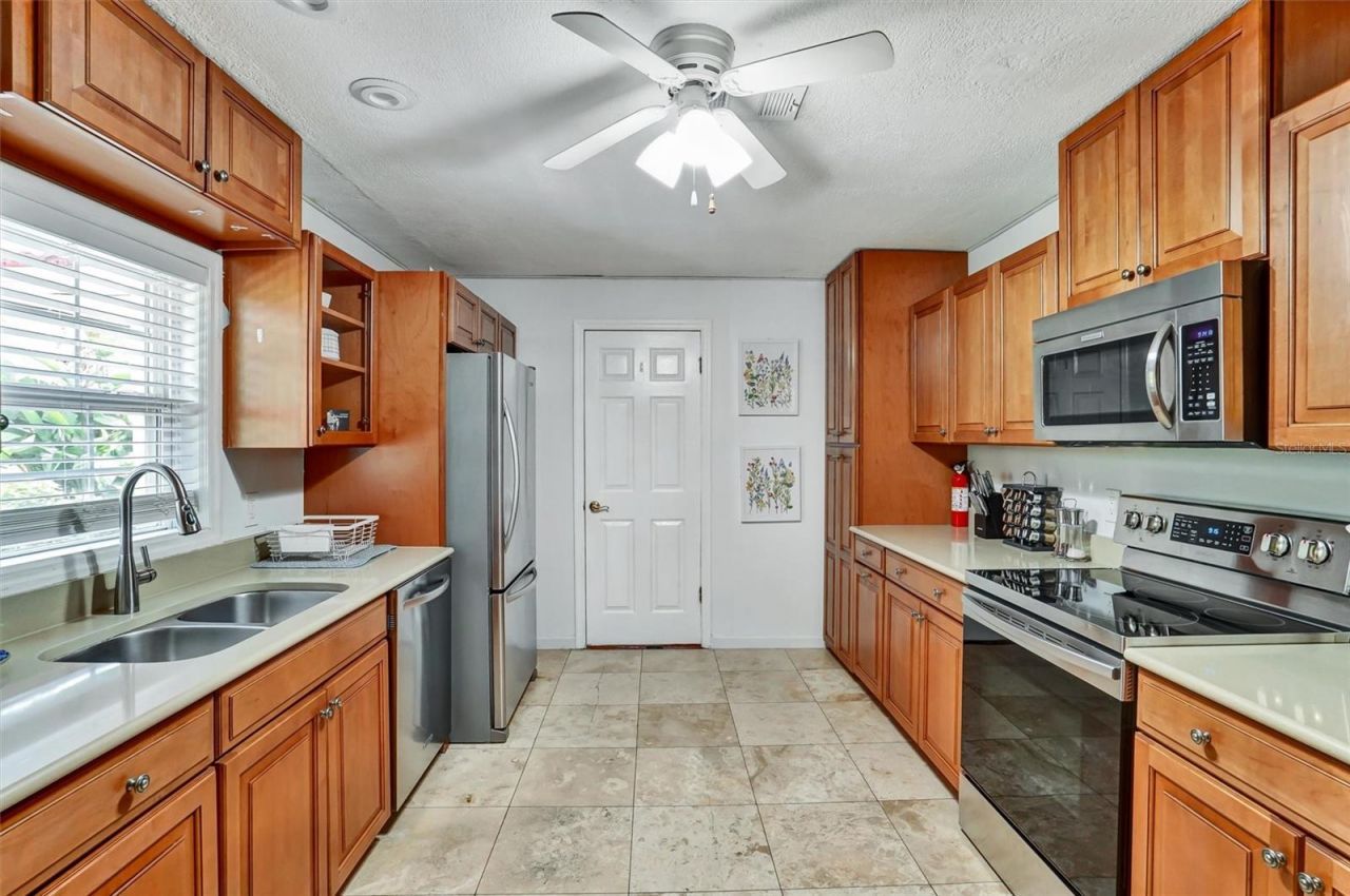 7716 Dartmouth Avenue N, Saint Petersburg, FL 33710 Photo