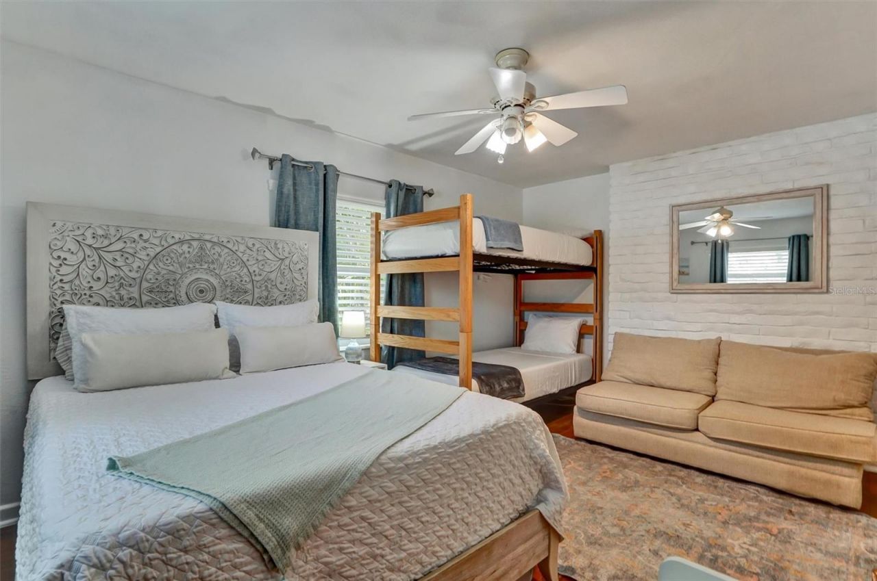 7716 Dartmouth Avenue N, Saint Petersburg, FL 33710 Photo