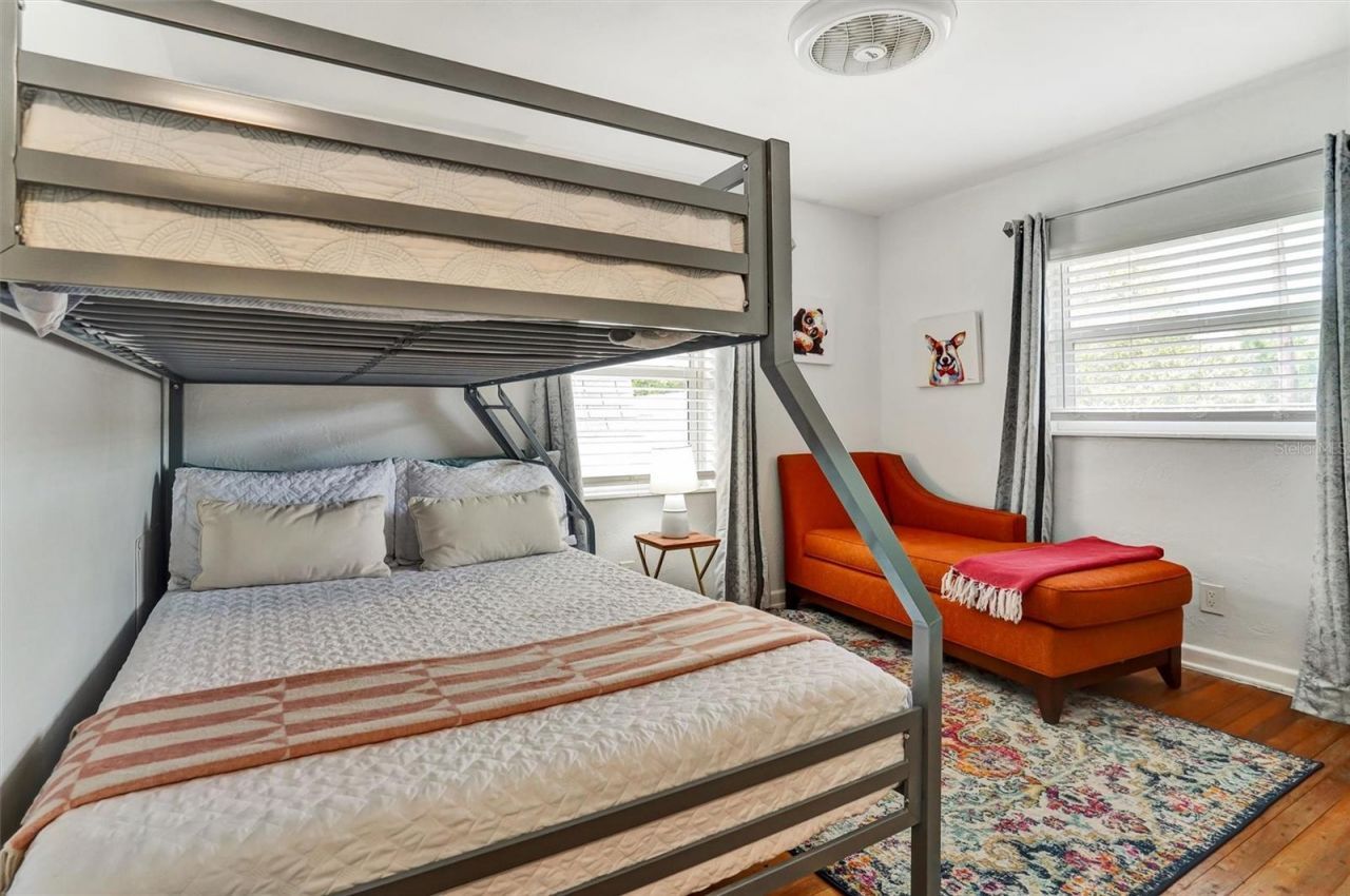 7716 Dartmouth Avenue N, Saint Petersburg, FL 33710 Photo