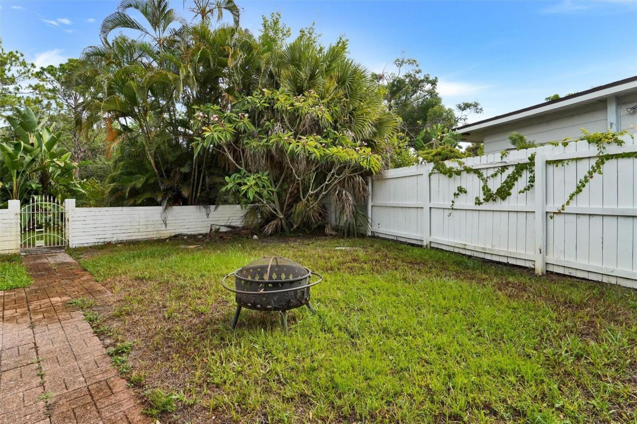 7716 Dartmouth Avenue N, Saint Petersburg, FL 33710 Photo