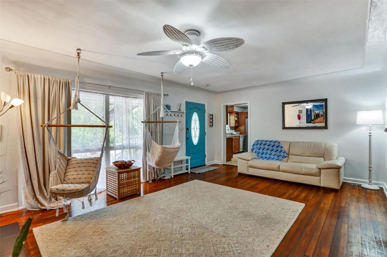 7716 Dartmouth Avenue N, Saint Petersburg, FL 33710 Photo