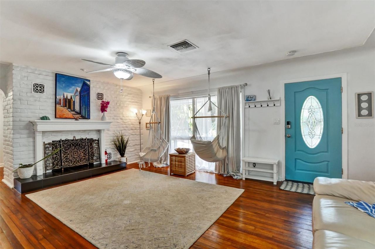 7716 Dartmouth Avenue N, Saint Petersburg, FL 33710 Photo