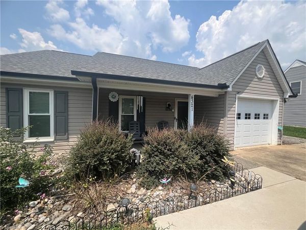 4321 Oak Glen Drive , Winston-Salem, NC 27107