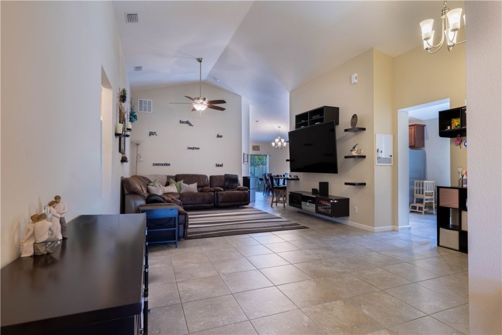 8195 Westfield Circle, Vero Beach, FL 32966 Photo