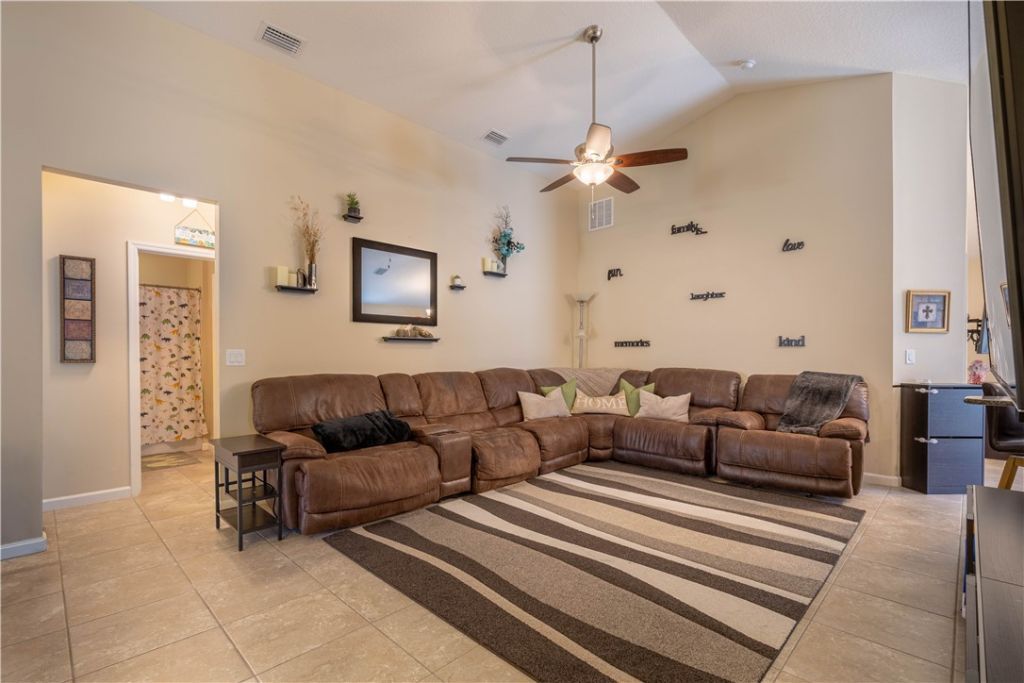 8195 Westfield Circle, Vero Beach, FL 32966 Photo
