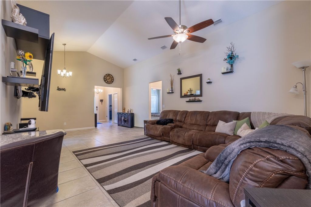 8195 Westfield Circle, Vero Beach, FL 32966 Photo