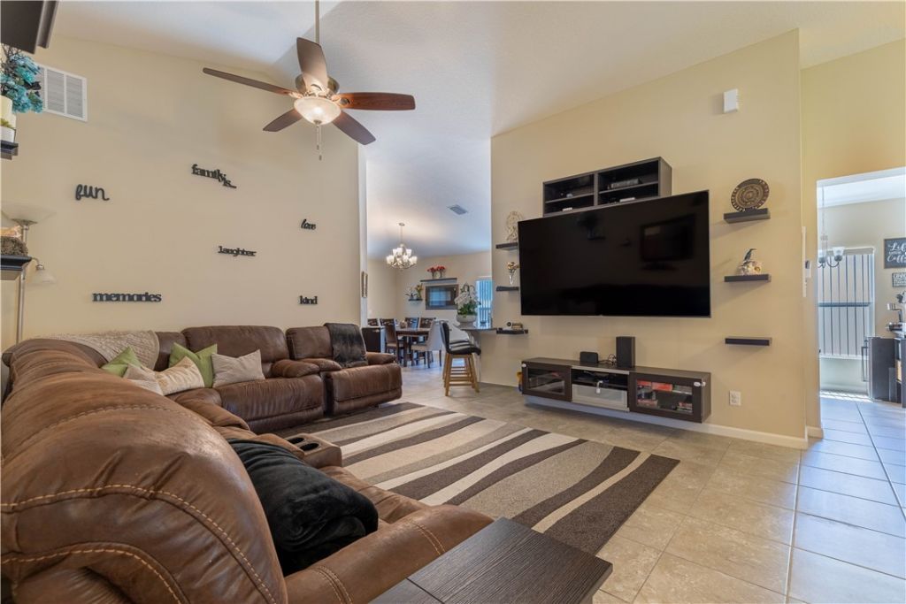 8195 Westfield Circle, Vero Beach, FL 32966 Photo
