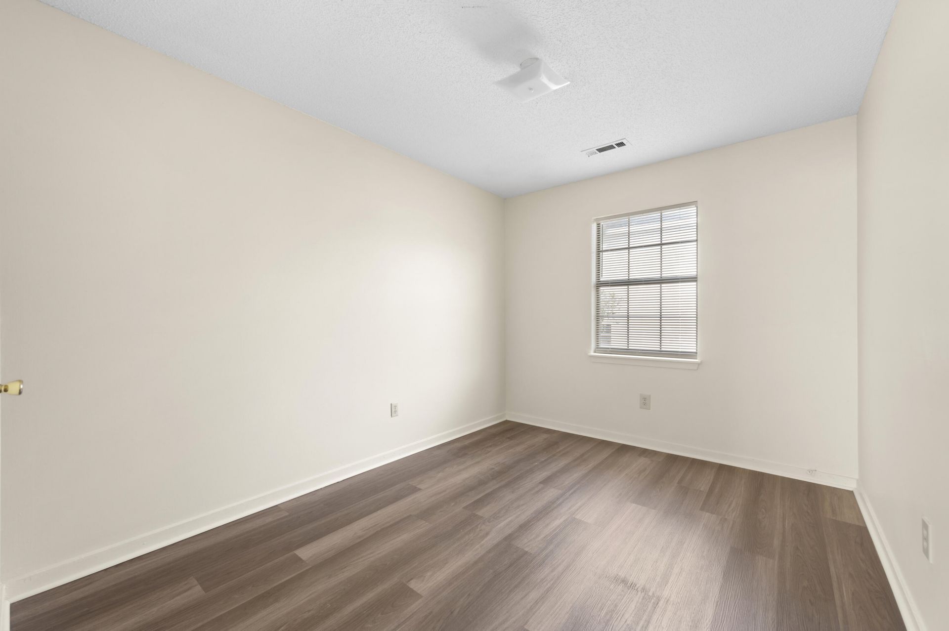 1202 Bexley Street Photo 9