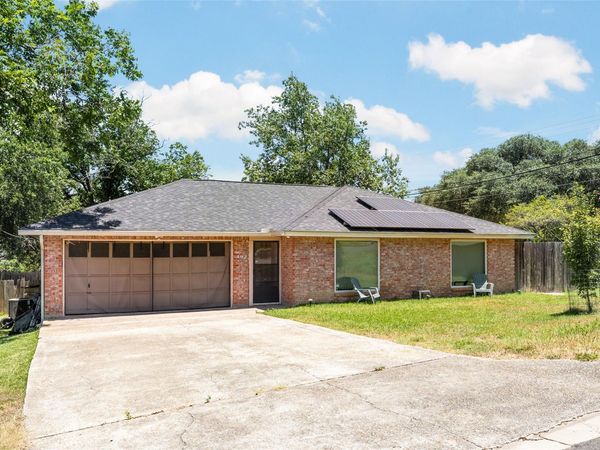 102 Chaparral ST , San Marcos, TX 78666