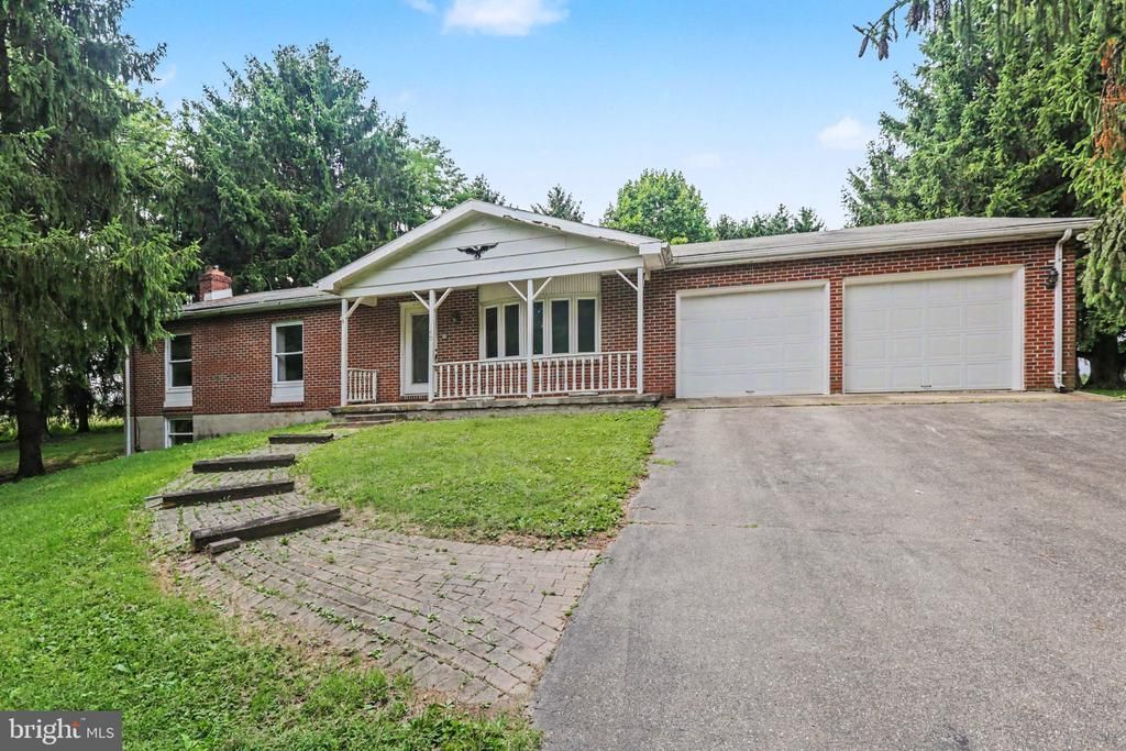 140 CODORUS FURNACE ROAD, MOUNT WOLF, PA 17347