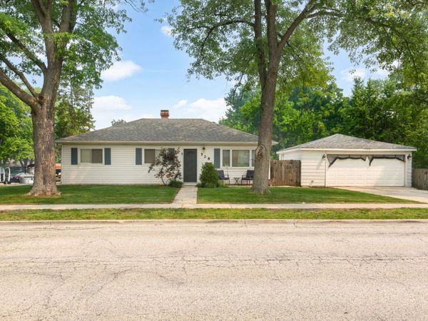 528 W Crystal Street , Mundelein, IL 60060