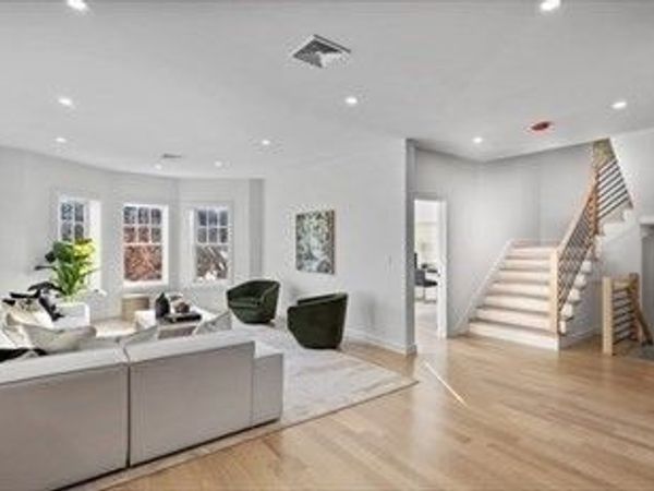 1574 Beacon, Unit 2, Brookline, MA 02446