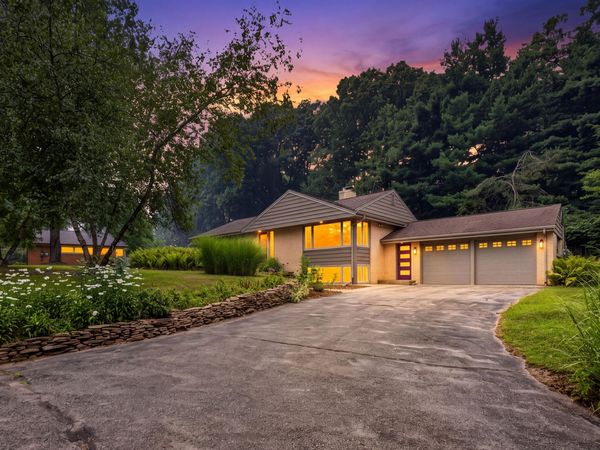 2244 Sycamore Lane, Kalamazoo, MI 49008