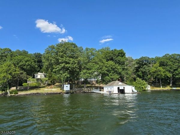 54 Halsey Is, Jefferson, NJ 07849