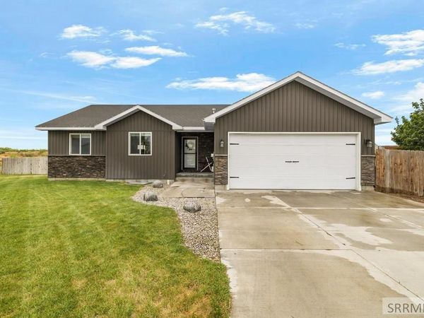 425 E Oak Street, SHELLEY, ID 83274