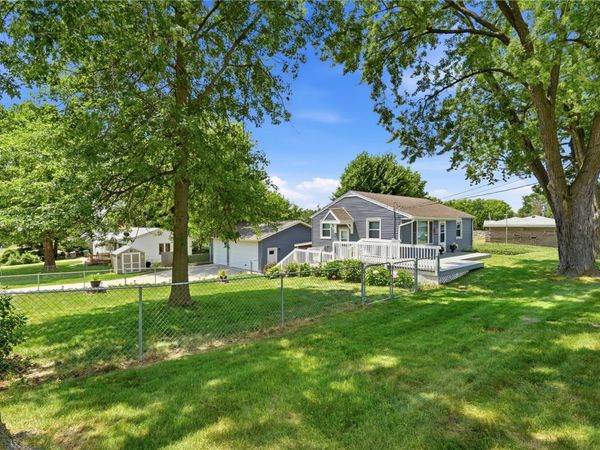 61 29th Avenue SW, Cedar Rapids, IA 52404
