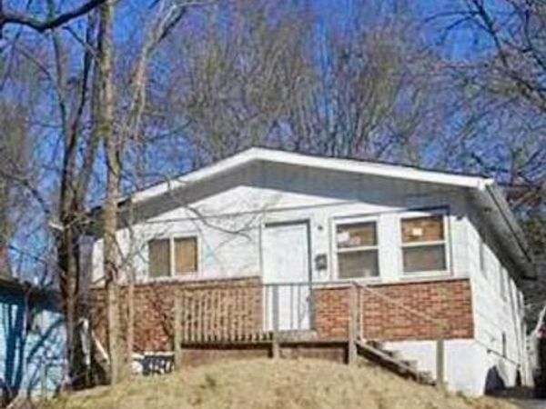 10246 Count Drive , St Louis, MO 63136