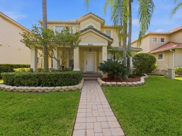 8212 Calterra Drive, Palm Beach Gardens, FL 33418