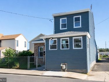 606 GREEN STREET, BRISTOL, PA 19007