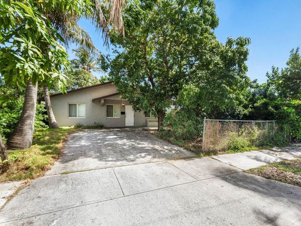 417 UPLAND Road, West Palm Beach, FL 33401