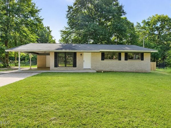 561 Colonial Drive, Holly Springs, MS 38635