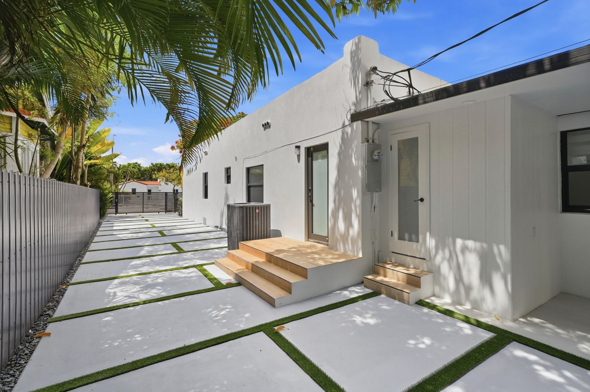 2239 SW 10th Street, Miami, FL 33135 Photo